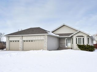 284 Chestnut Dr, Horace, ND 58047