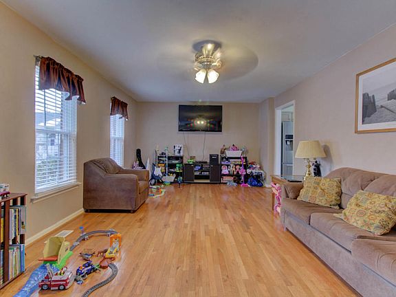 5th image of 4707 Meadow Crossing Ln NE