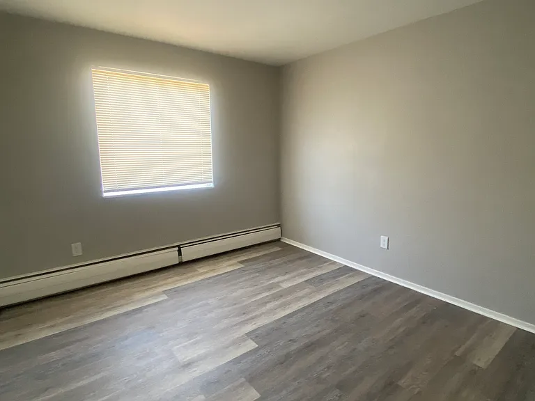 Creekside Apartments — Photo 15