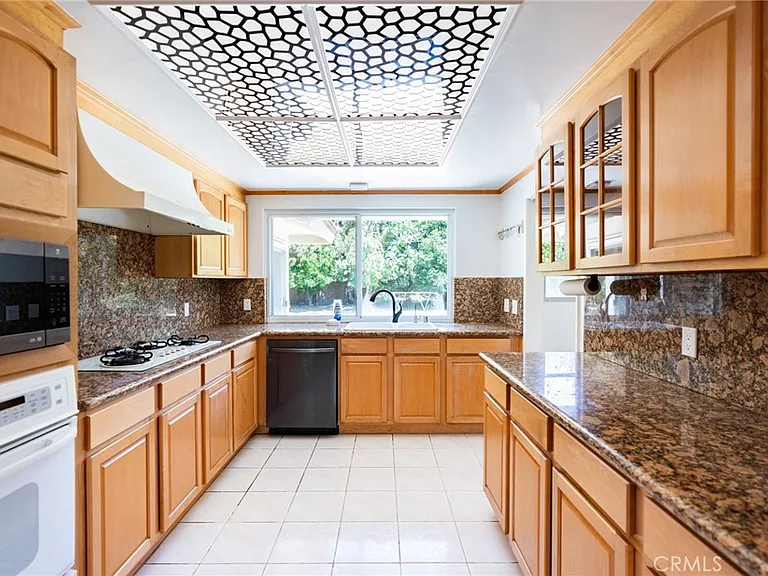 333 W Wistaria Ave — Photo 30