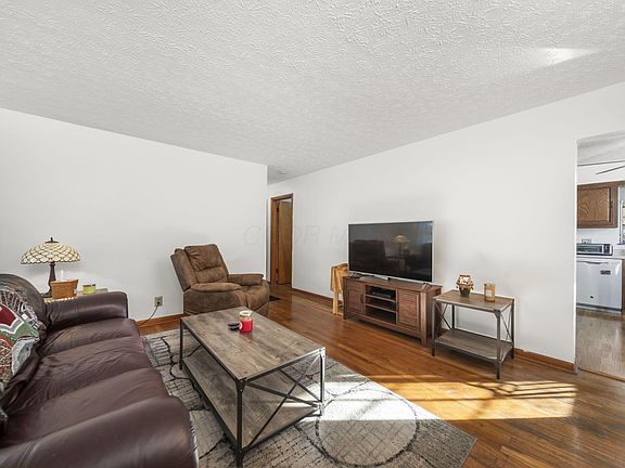4th image of 4182 Brookgrove Dr
