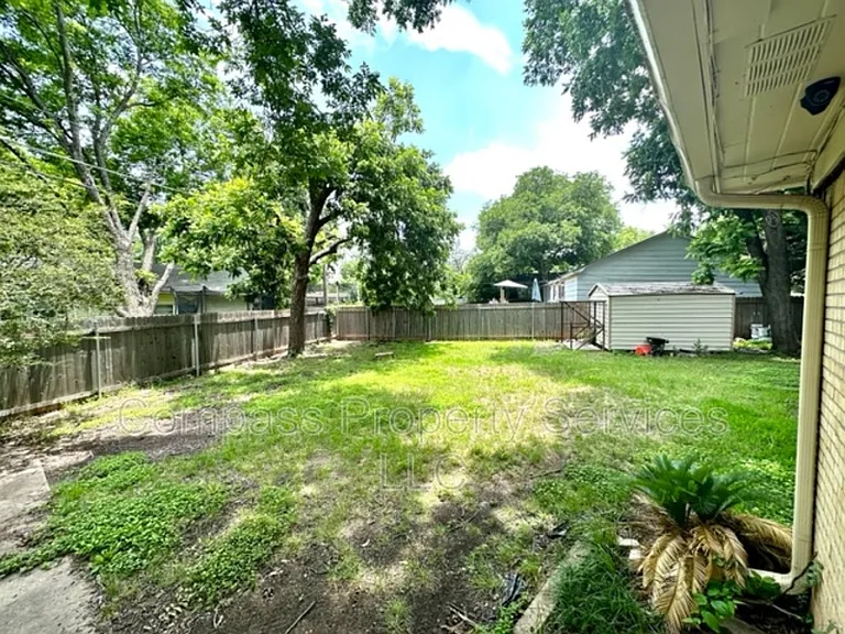 1317 Hillside St — Photo 16