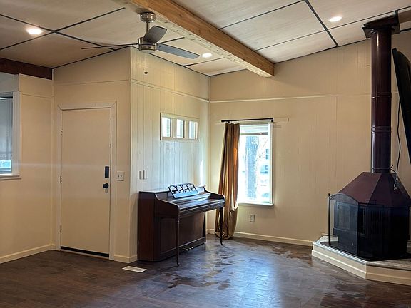 Large space, vaulted ceiling with open concept to kitchen