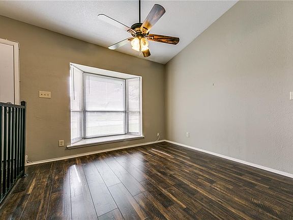 4th image of 2018 Glencrest Ln