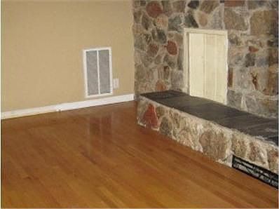 2nd image of 802 Hillcrest Dr