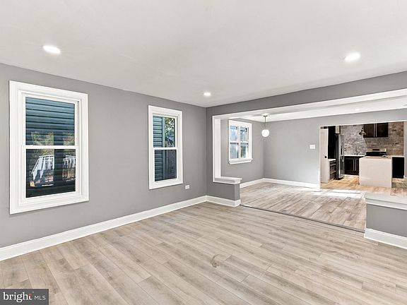 4th image of 68 Albertson Ave