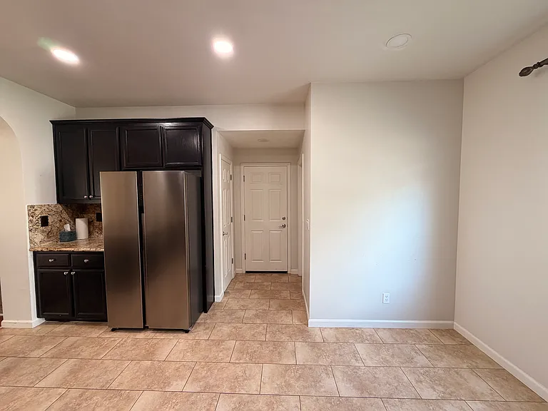 2221 Amaryllis Cir — Photo 15