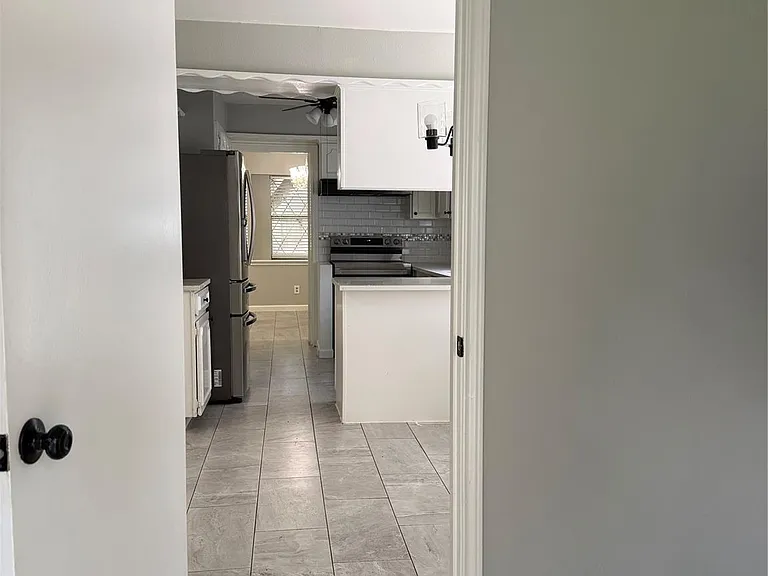 9002 Roos Rd — Photo 18