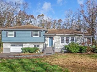 52 Hollingsworth Rd, Milton, MA 02186