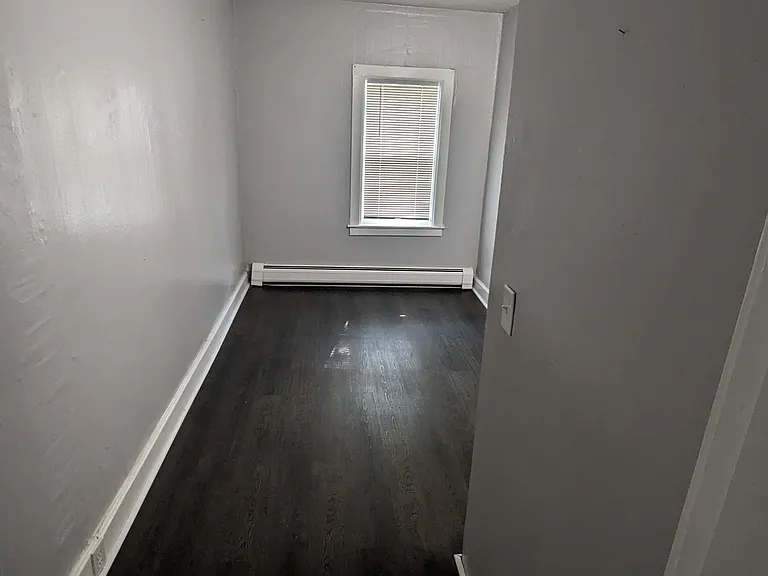 111 Center St — Photo 6