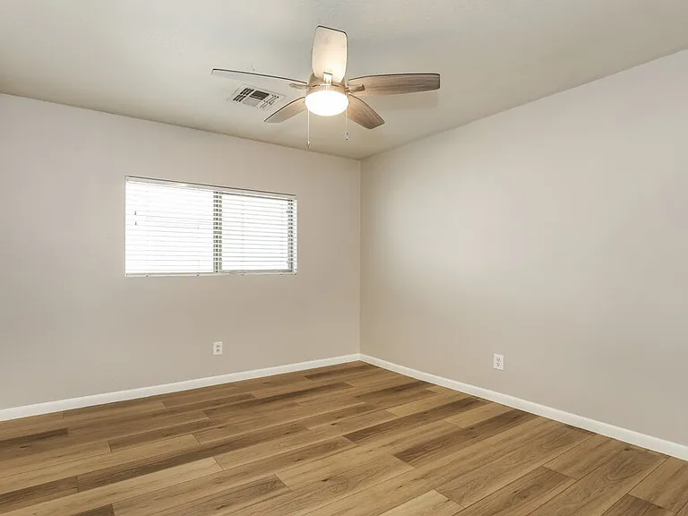 4015 S 59th Ln — Photo 14