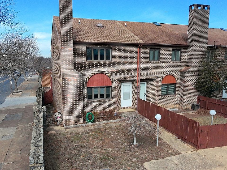 1st image of 33 Servan Ct