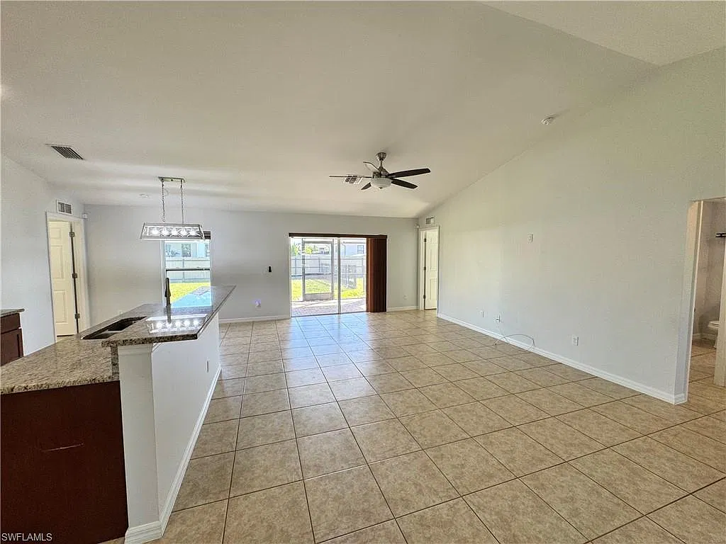 3 bed, 2.0 bath, 1469 sqft, $2,350 — Photo 3