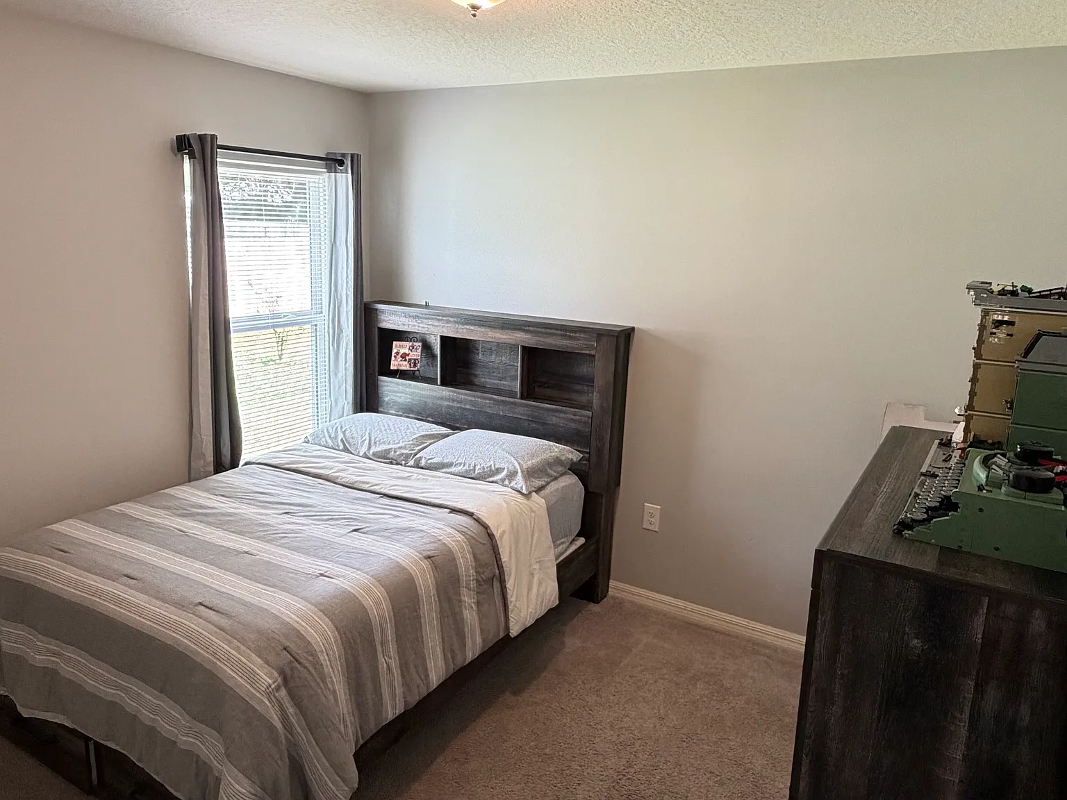 4 bed, 2000 sqft, $2,050 — Photo 3