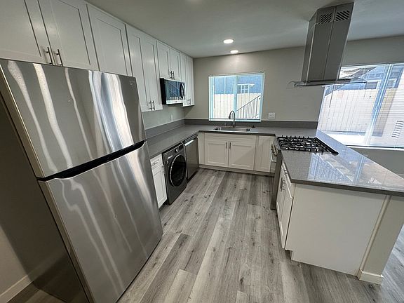 4th image of 4149 Van Dyke Ave #4