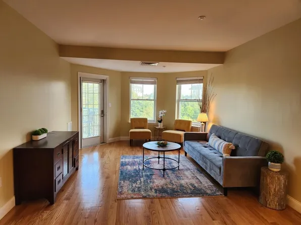 10 Seaport Dr APT 2411, Quincy, MA 02171