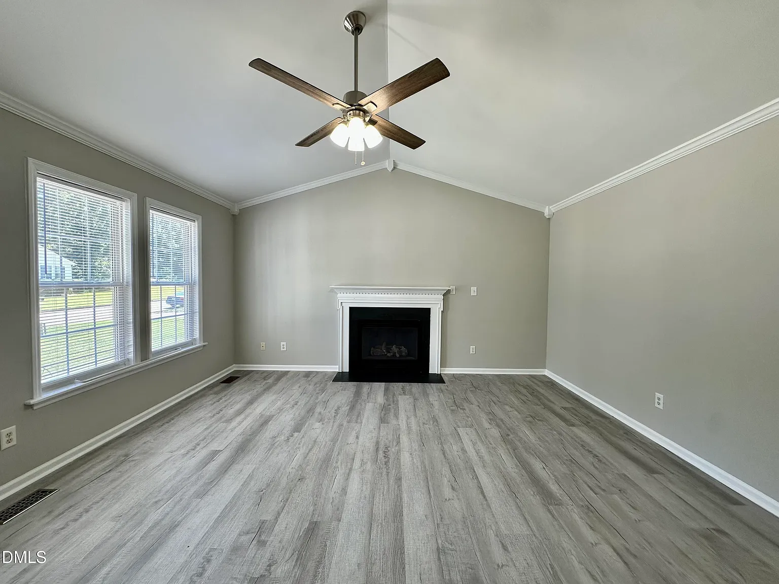 3 bed, 2.0 bath, 1144 sqft, $1,895 — Photo 4