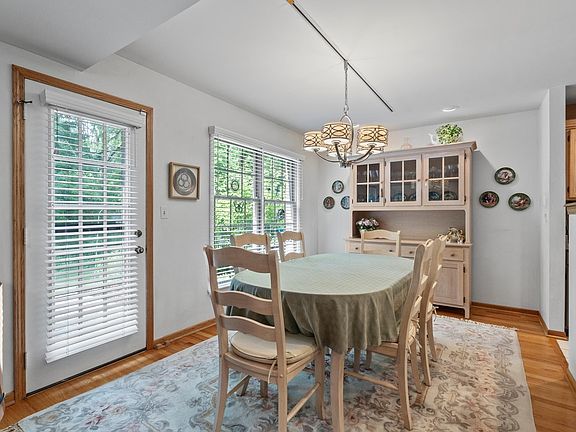 5th image of 23W505 Green Trails Dr