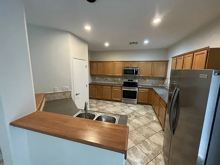 40411 W Helen Ct — Photo 15