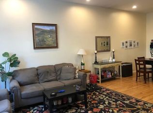 1707 W Roscoe St APT 1, Chicago, IL 60657