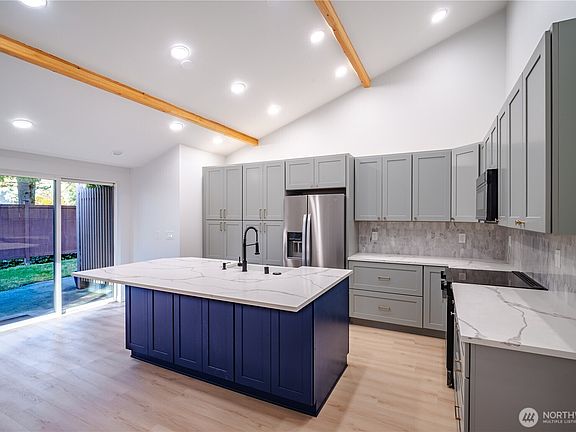 3rd image of 2802 Garden Court #A