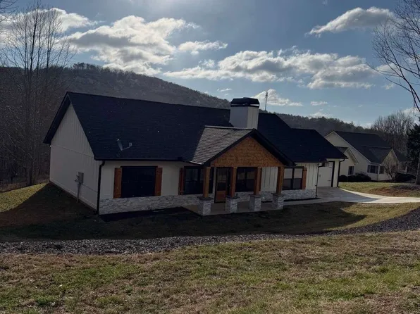 270 Meadow Crest Dr, Cleveland, GA 30528