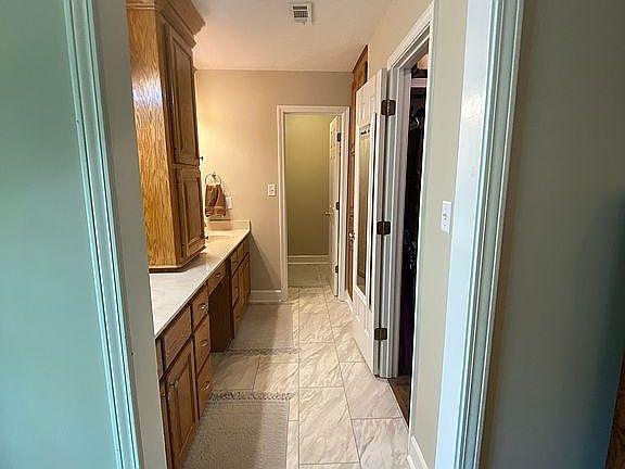 3rd image of 3510 Longstreet Dr