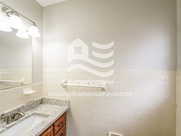 1612165_009_wm_-_main_bathroom_13336000.jpg