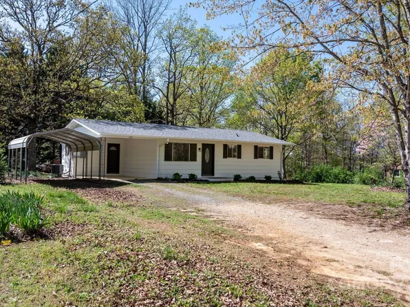 3973 Greenwood Dr, Lenoir, NC 28645