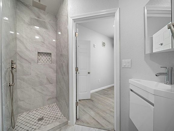 3rd image of 2813 Church St #A