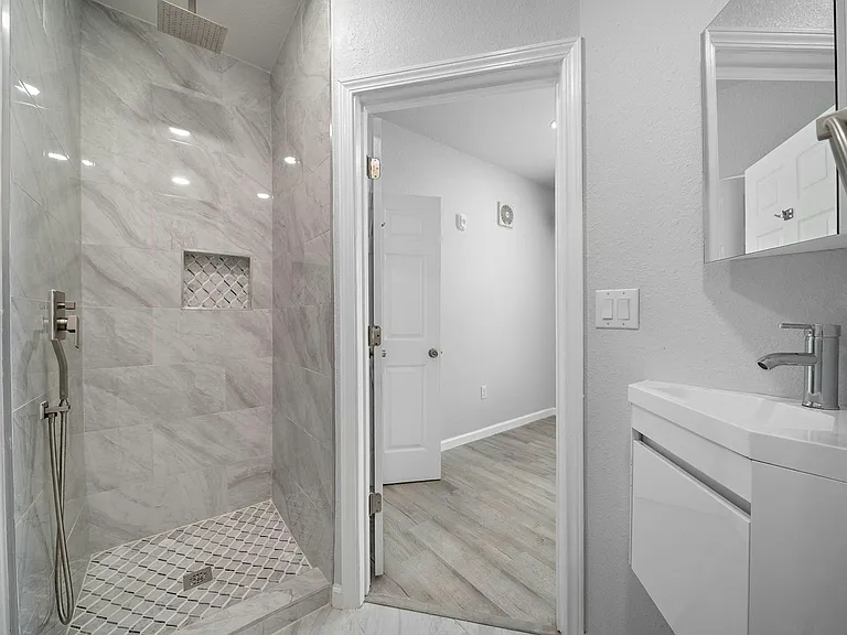 2815 Church St #G — Photo 11