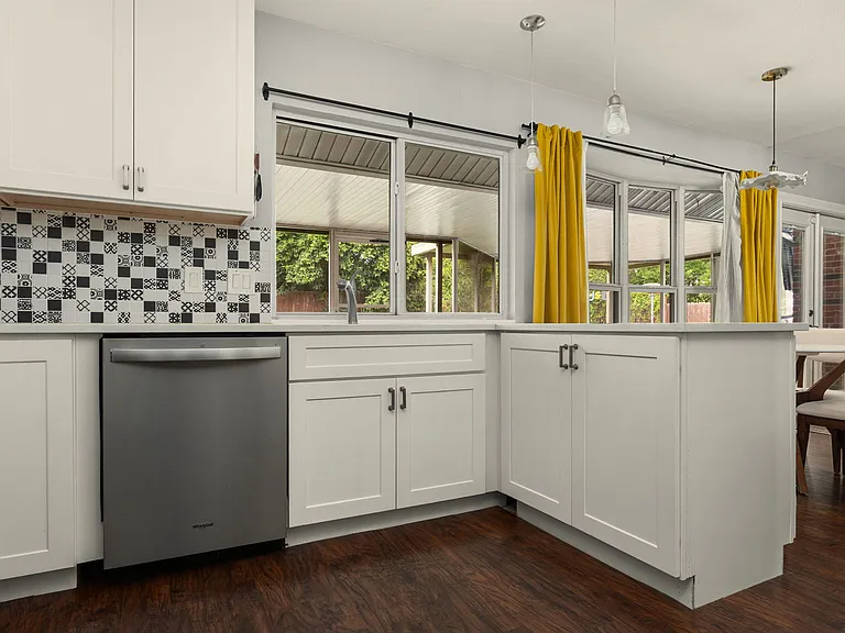 1012 Red Cliff Dr — Photo 13