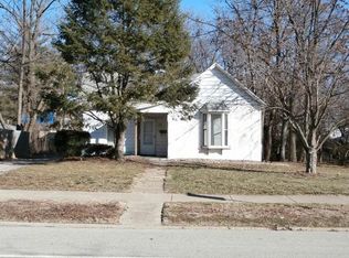 1015 7th St, Charleston, IL 61920