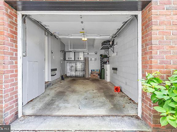 4th image of 2108 Appletree St