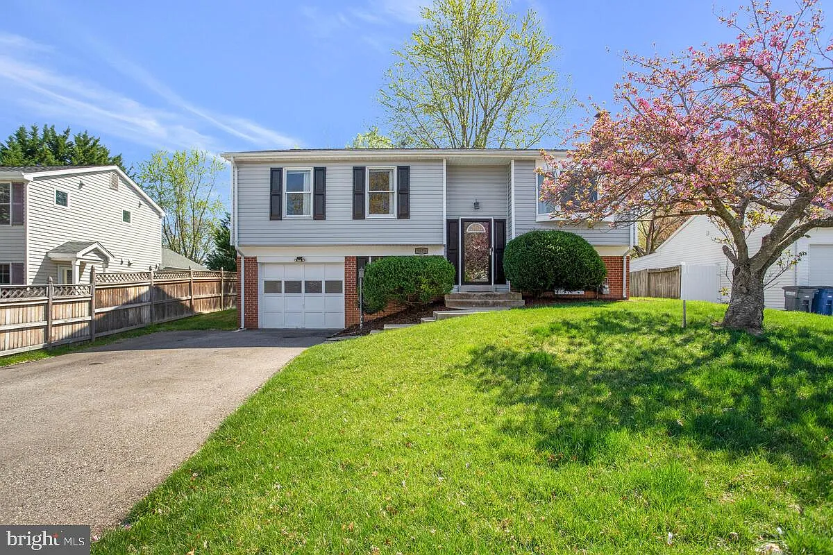 5611 Reardon Ln photo 1