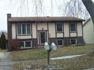 868 Tamms Ln, Bolingbrook, IL 60440