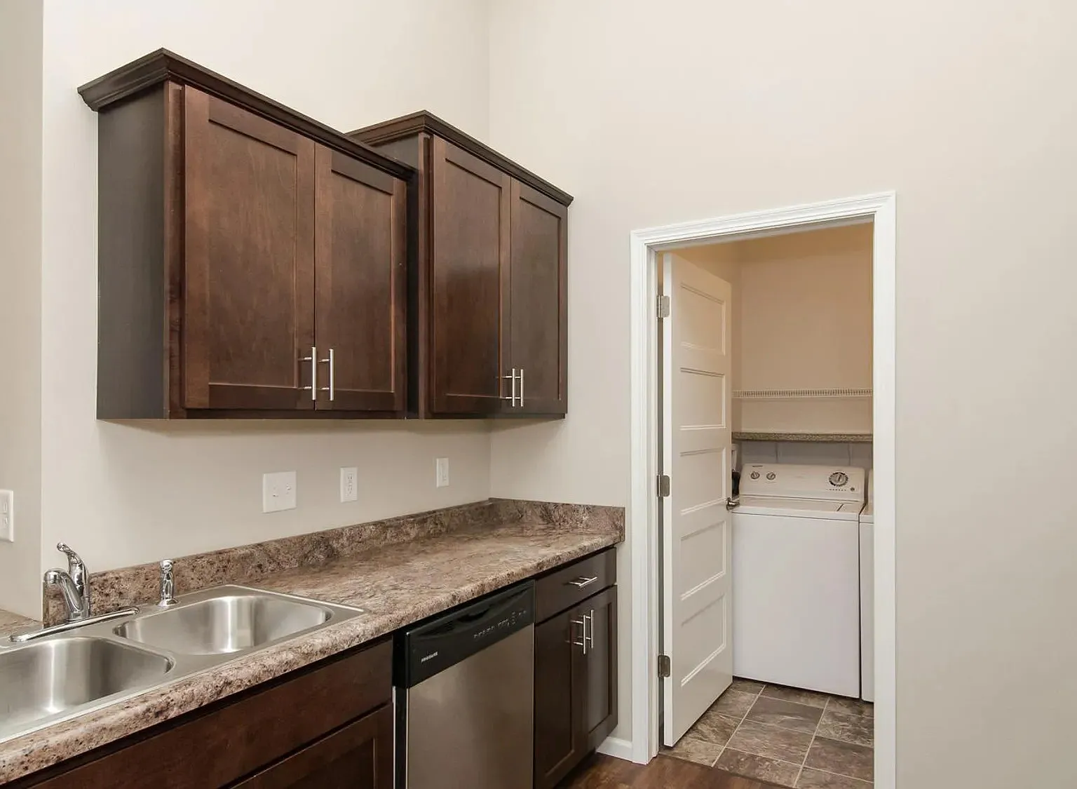2 bed, 972 sqft, $1,395 — Photo 4