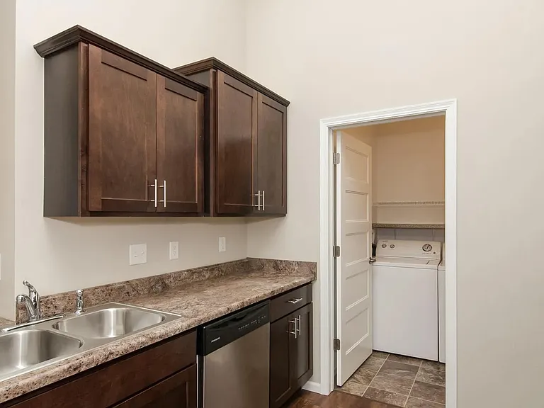 475 Penn Ct #15 — Photo 4