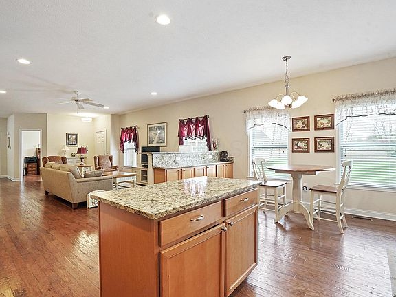 4th image of 5744 Burke Cir #501