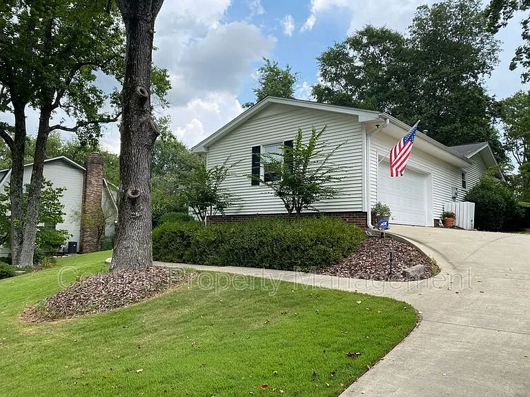 4724 Coach Hill Dr — Photo 5