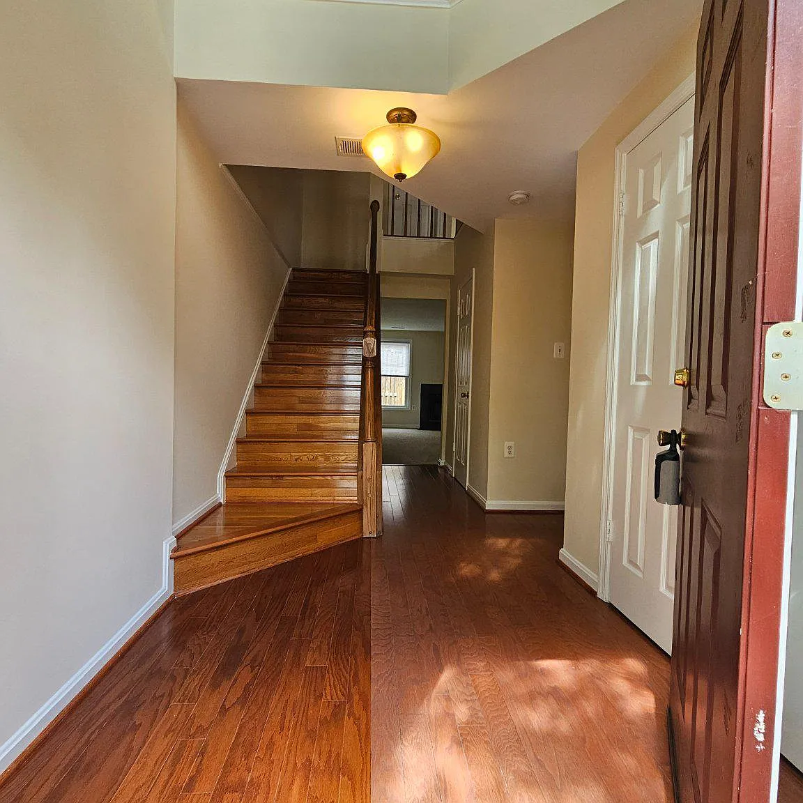 3 bed, 4.0 bath, 1810 sqft, $3,000 — Photo 2