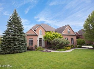 665 Meadowview Dr, Findlay, OH 45840