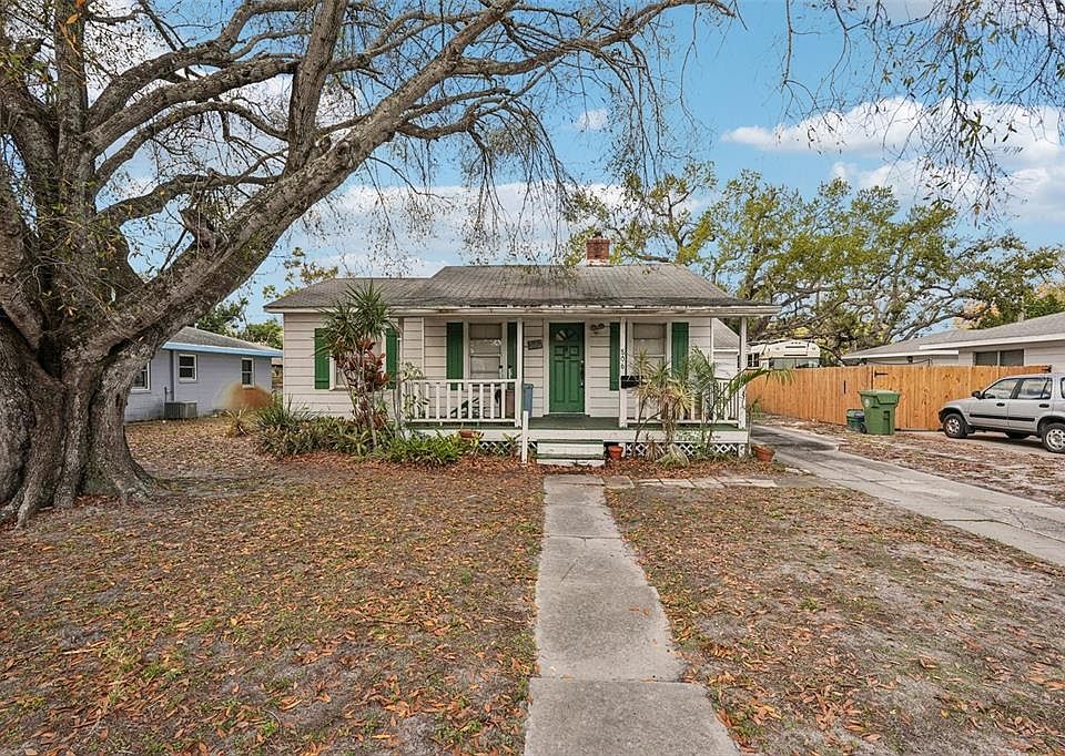 1st image of 806 33RD STREET COURT W