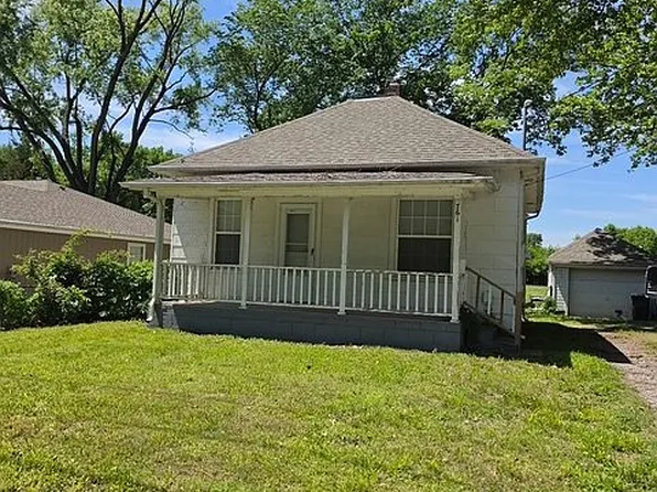 761 N 7th St, Lawrence, KS 66044