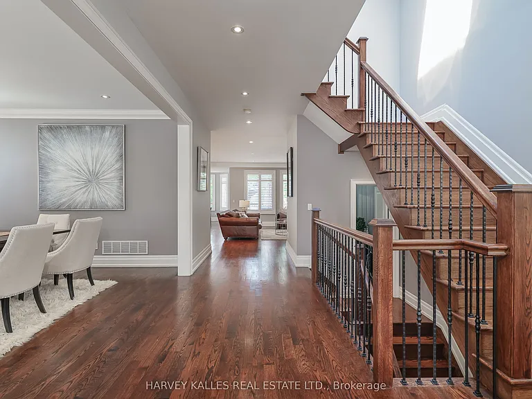 44 Churchill Ave — Photo 4