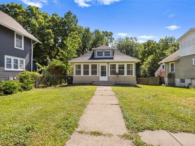 2405 E 9th St, Des Moines, IA, 50316