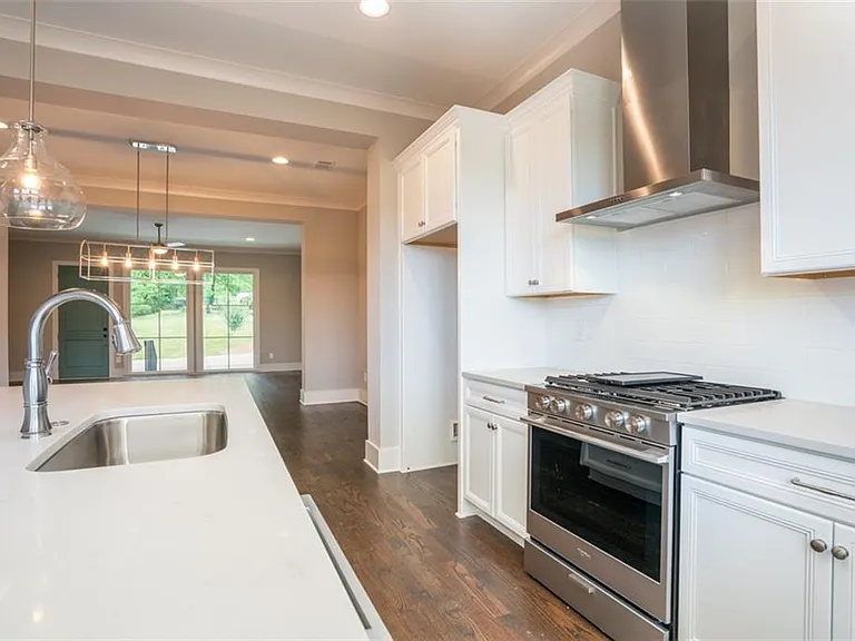 146 1st Ave NW — Photo 8