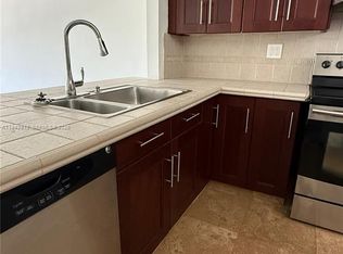 1400 NE 191st St APT 310, Miami, FL 33179