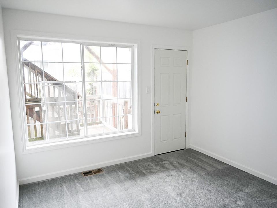 1st image of 207 Victoria St