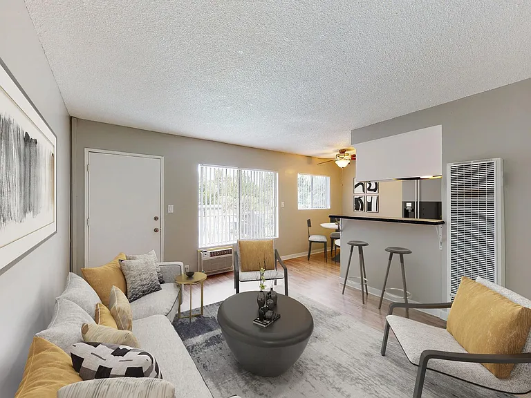 Country Club Apartments — Photo 8